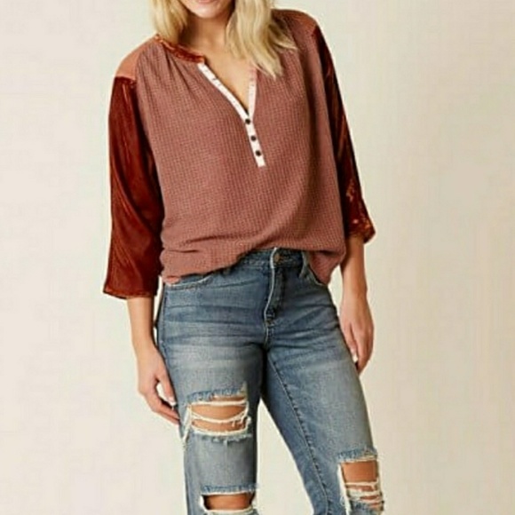 gimmicks by BKE Tops - NWT Gimmicks by BKE Velvet Sleeve Henley Top Sz S